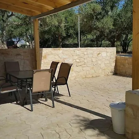 Сasa de vacaciones Olive Tree Farm 200m From The *
